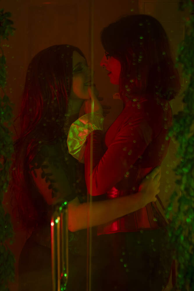 Ivy and Harley boudoir cosplay photo set