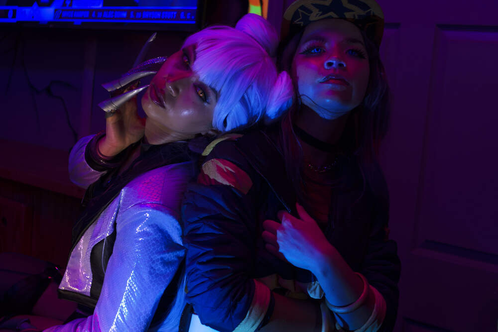 League KDA duo cosplay photo set