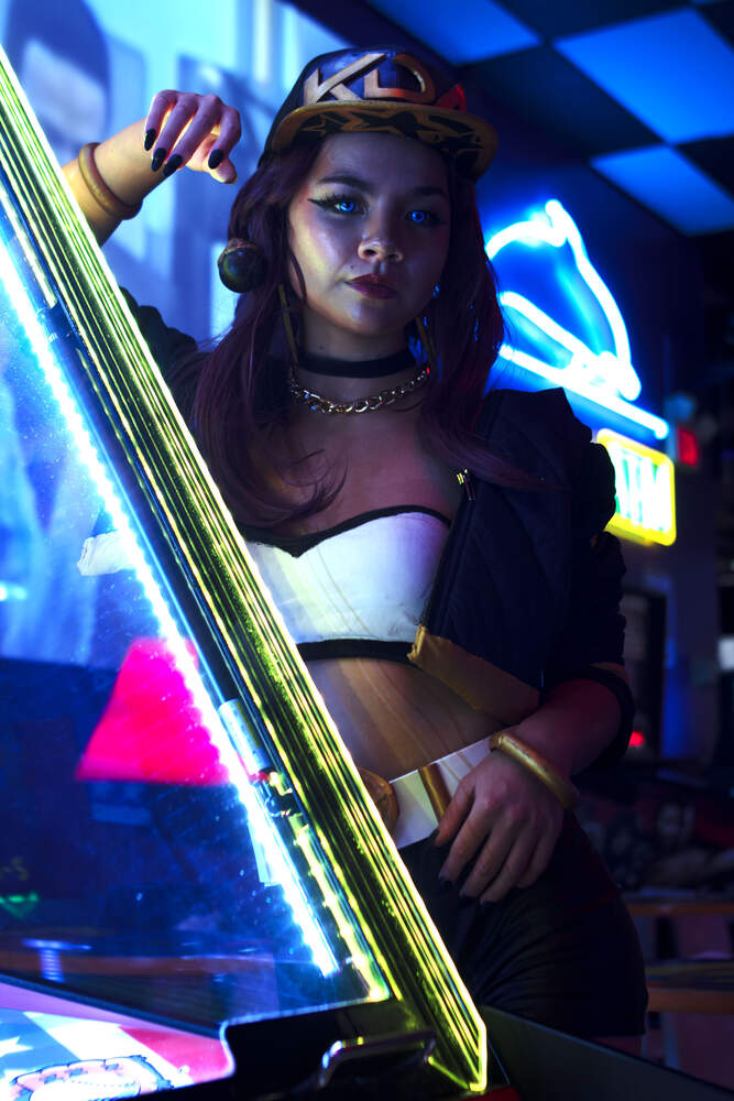 League KDA duo cosplay photo set