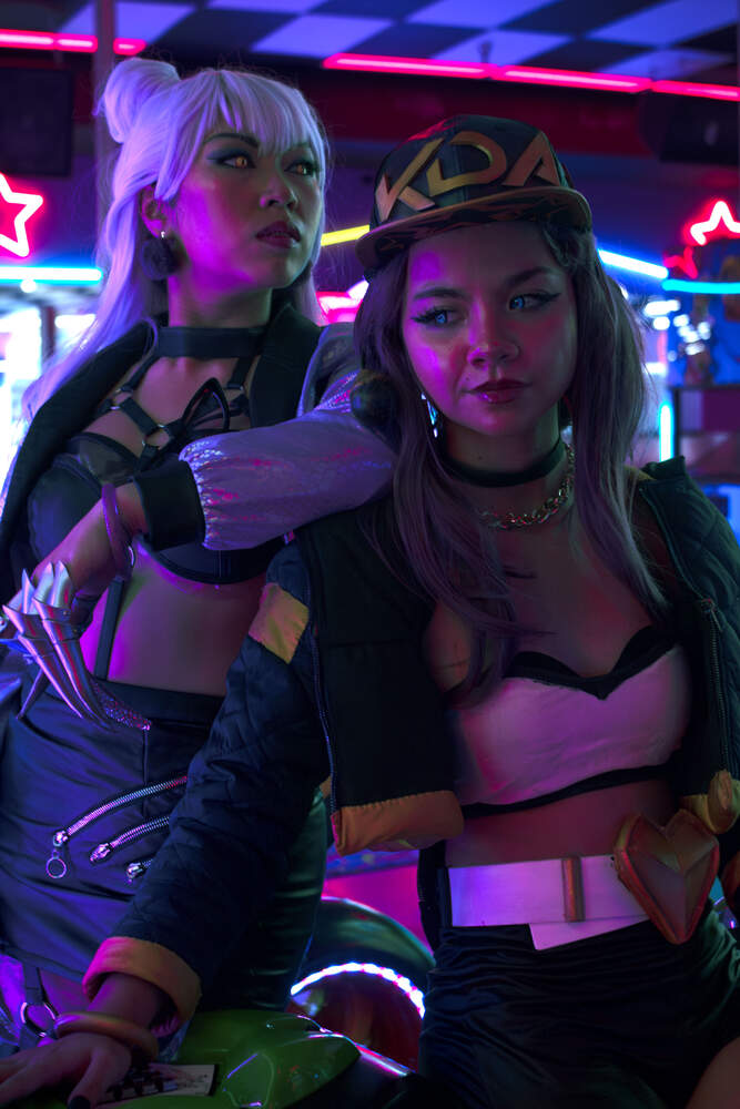 League KDA duo cosplay photo set