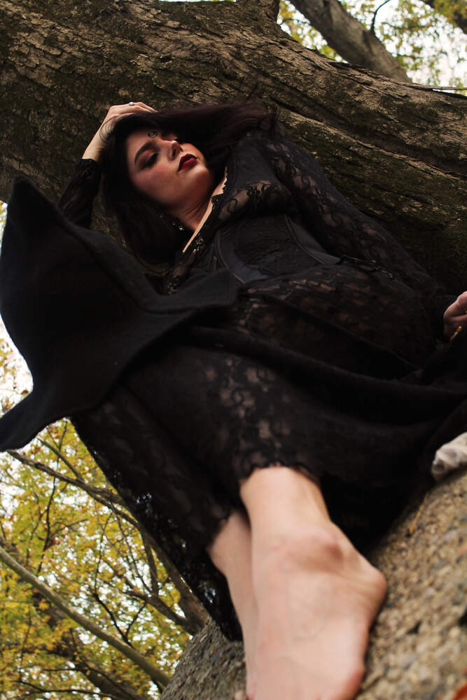 Season of the Witch boudoir photo set