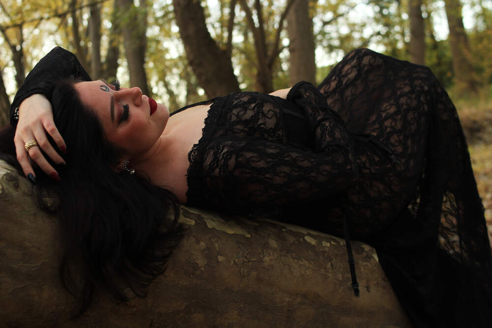 Season of the Witch boudoir photo set