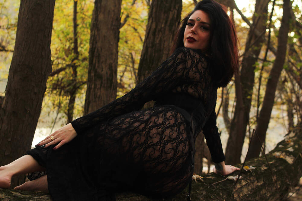 Season of the Witch boudoir photo set