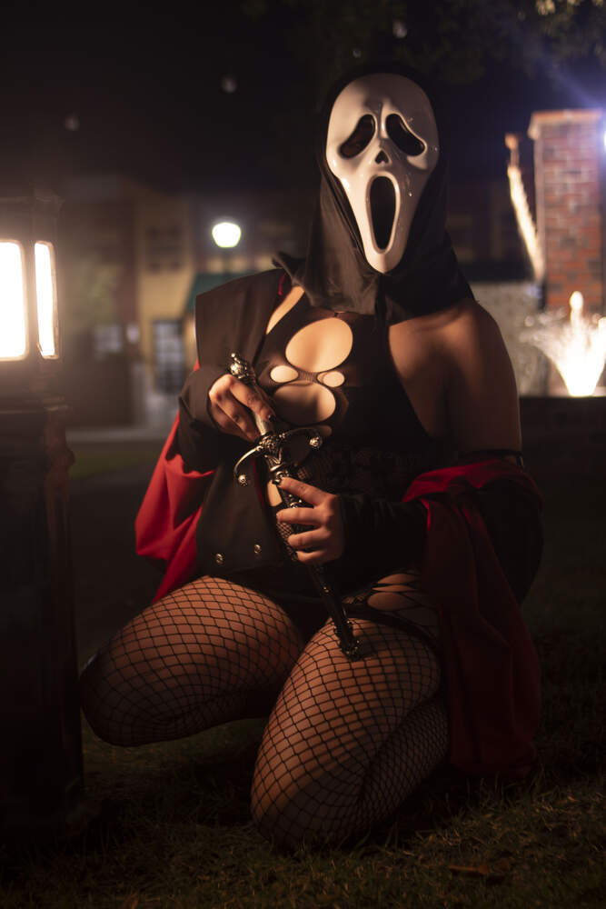 Sexy Ghostface boudoir cosplay photo set