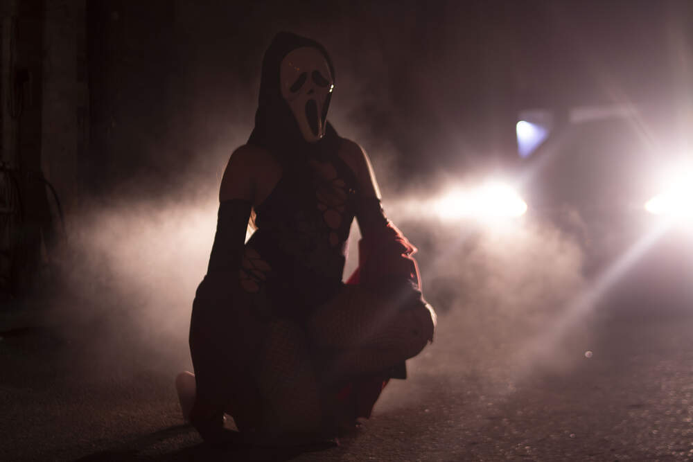 Sexy Ghostface boudoir cosplay photo set