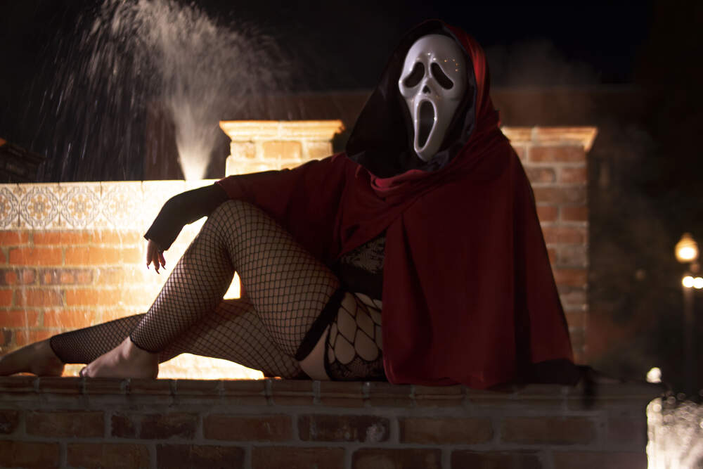 Sexy Ghostface boudoir cosplay photo set