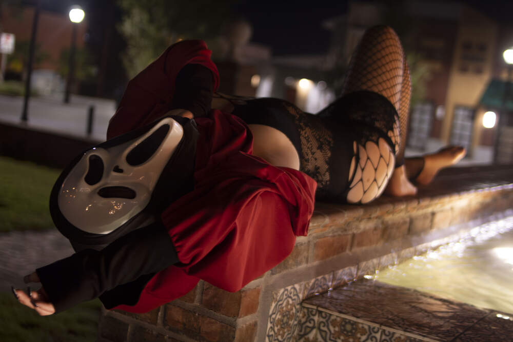 Sexy Ghostface boudoir cosplay photo set